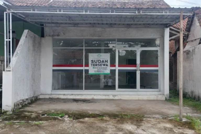 (BWI AI.025) Sudah Tersewa Ruko Strategis Pinggir Jalan di Desa Kemiren, Kec. Glagah, Kab. Banyuwangi