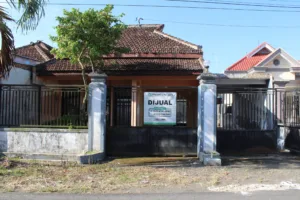 Dijual Rumah dan Ruko Pinggir Jalan di Desa Purwoharjo, Kec. Purwoharjo, Kab. Banyuwangi